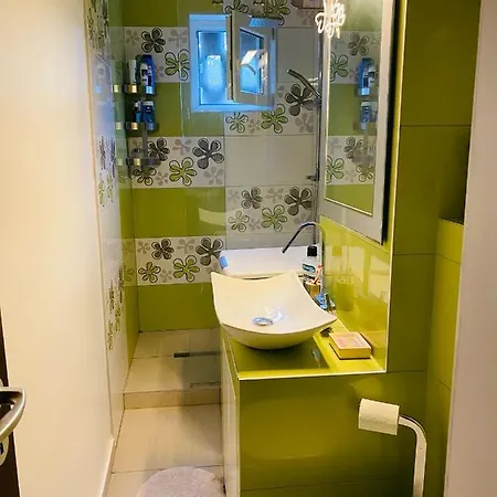 Center Apartment *